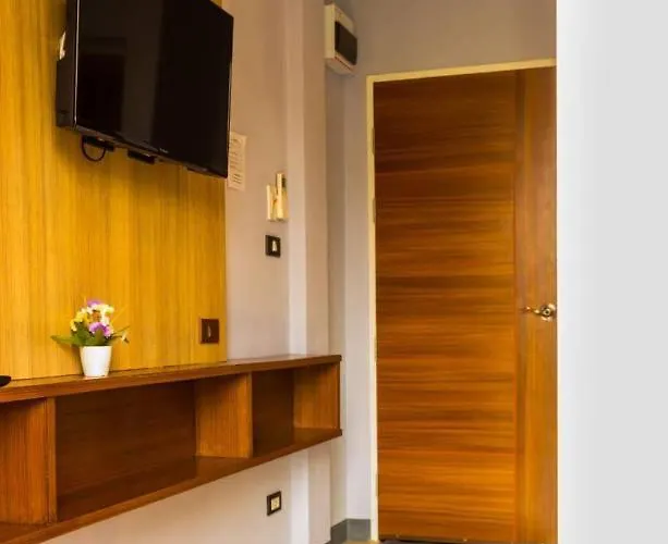 Hotel Genoa *